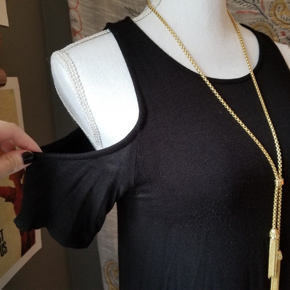 Abercrombie and Fitch cold shoulder dress - Picture 2 of 5